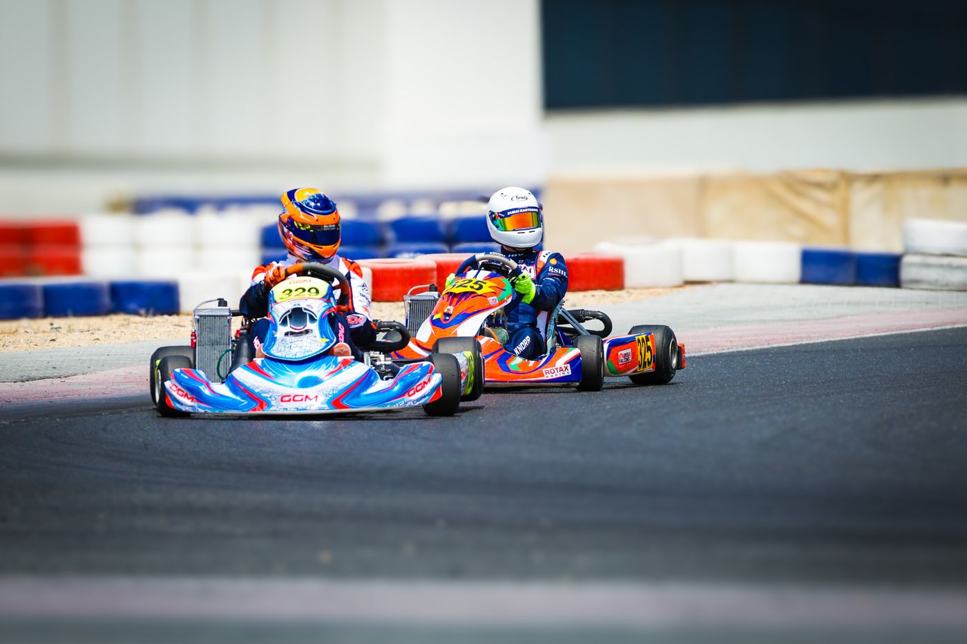 Damian Knorr #325 chasing through the final corner, DAMC Round 1